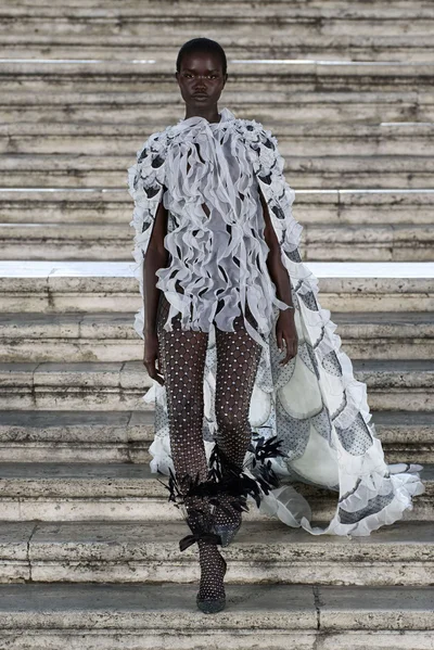 Look 100